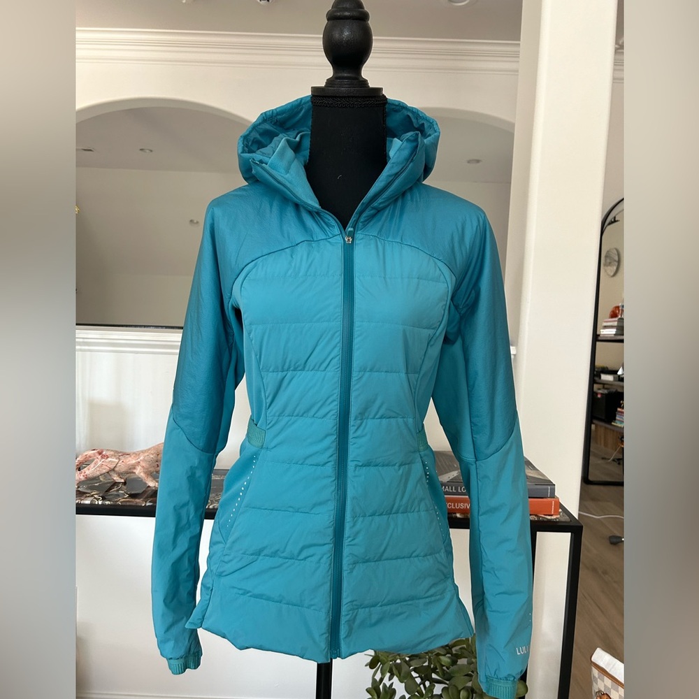 Lululemon  Down for It All Jacket
LW4BY7S
Size 6
OCEA